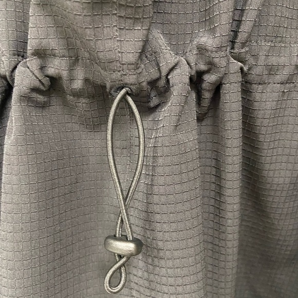 Athleta Large Levitate Run tank w pull string in back Black exercize top $99 - Picture 5 of 8